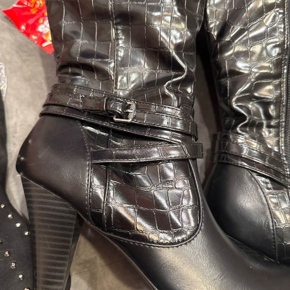 Black heeled high embossed - Picture 3 of 8